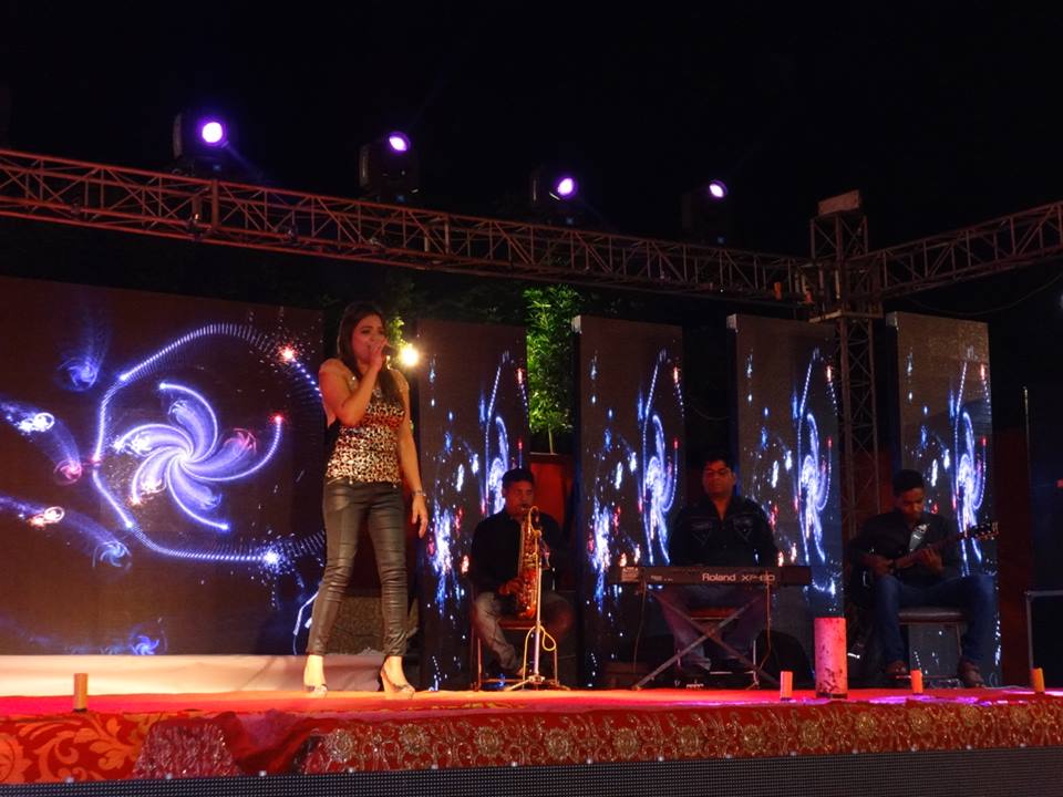 best live band with girl gujarat