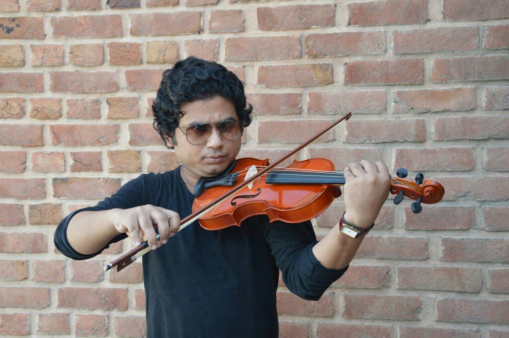 best violin player gujarat